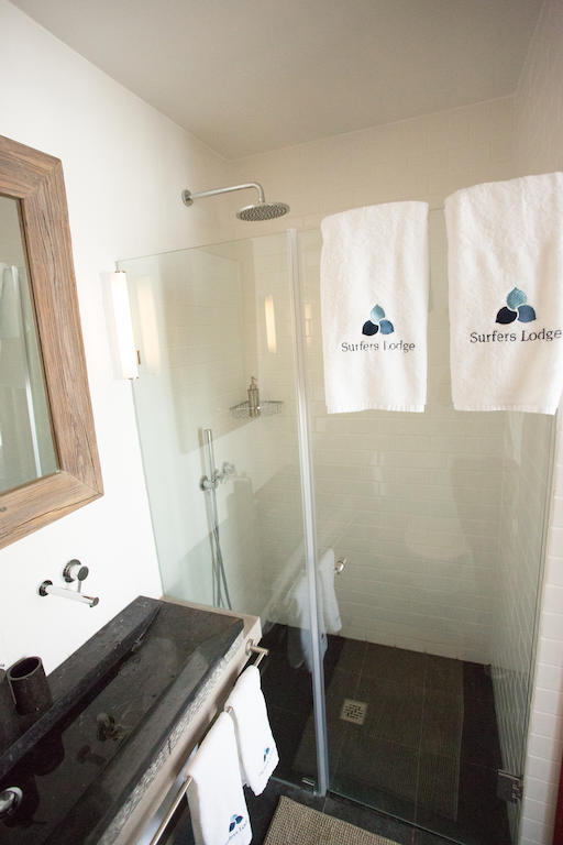 Surfers Lodge Peniche Quarto foto